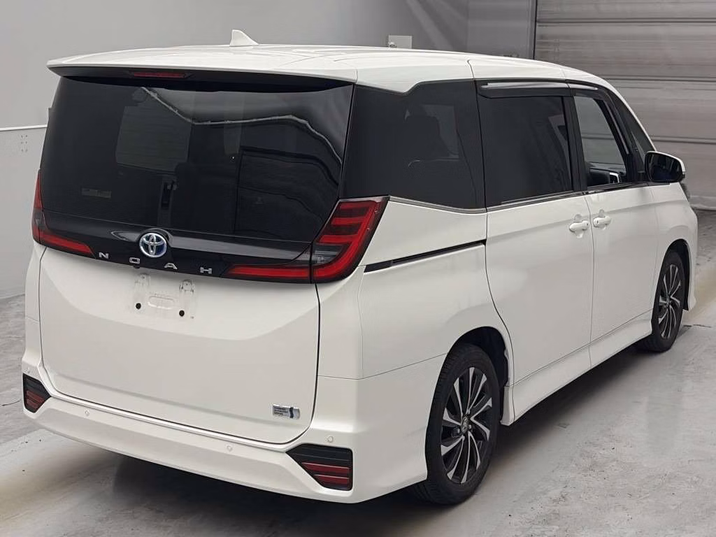 TOYOTA NOAH