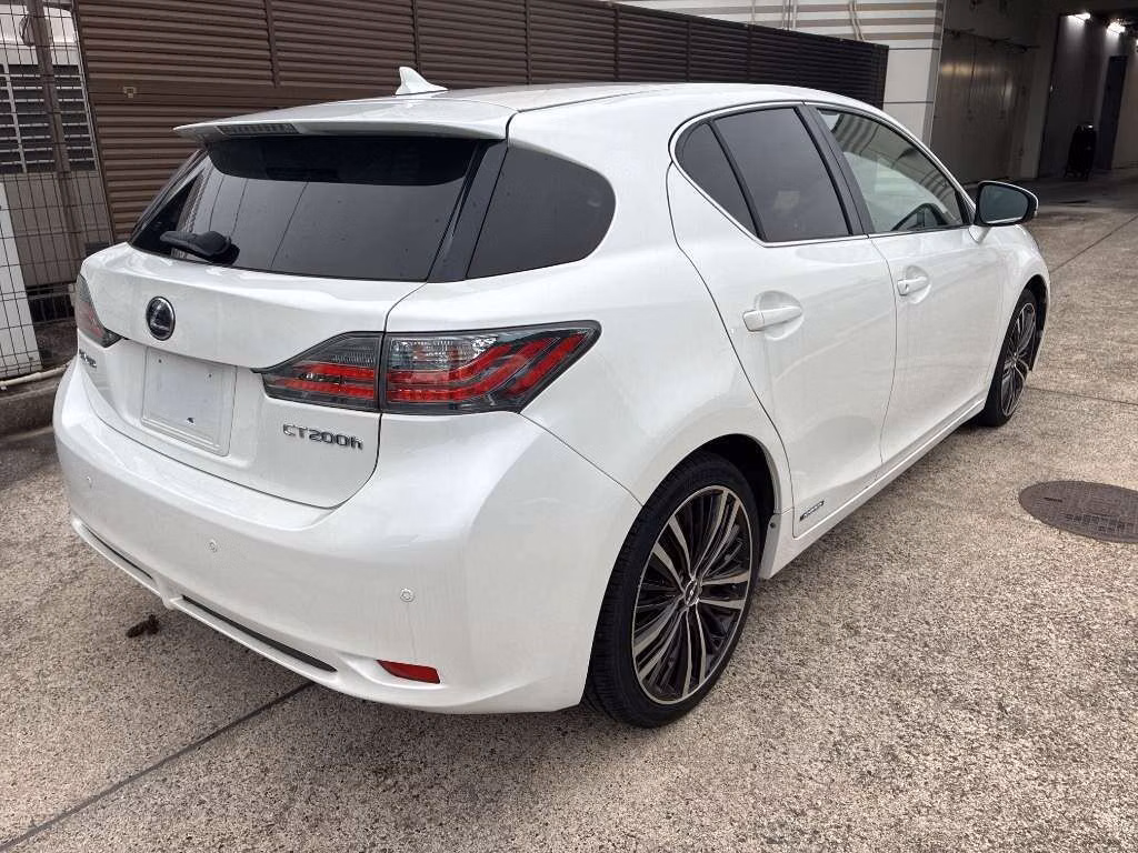 Lexus CT200h