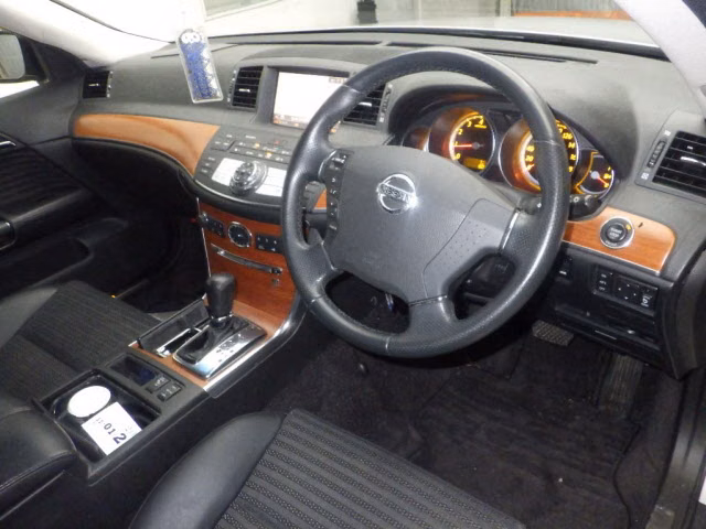 NISSAN FUGA