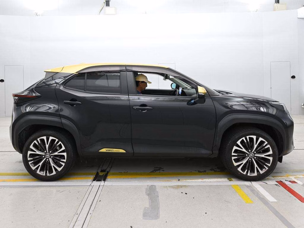 TOYOTA YARIS CROSS