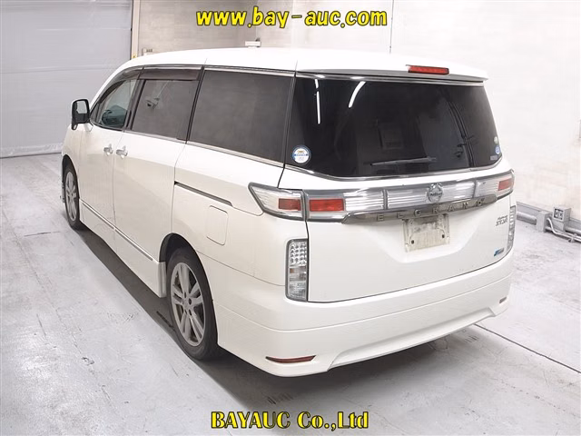 NISSAN ELGRAND
