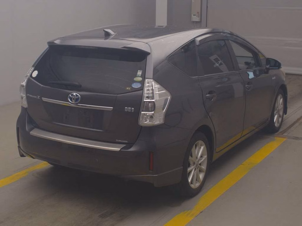 TOYOTA PRIUS ALPHA