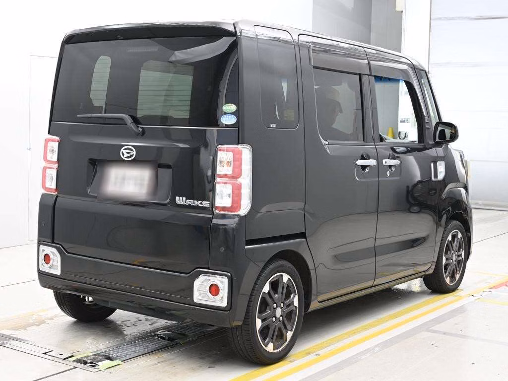 DAIHATSU WAKE
