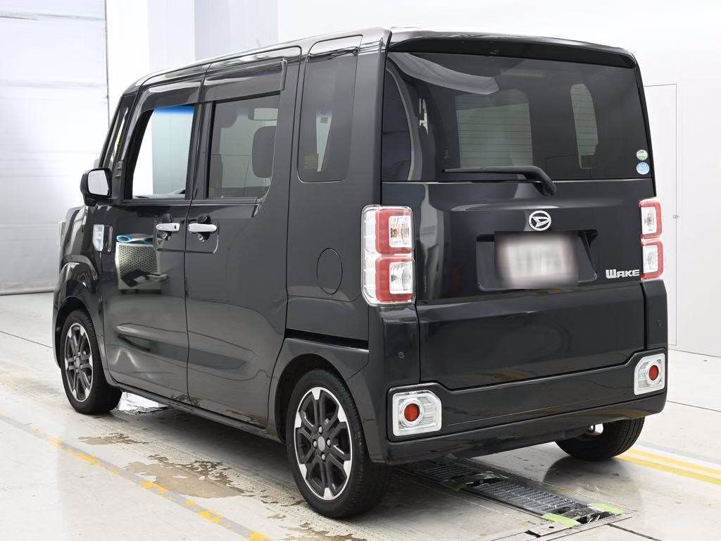 DAIHATSU WAKE