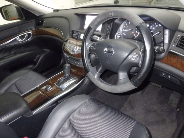 NISSAN FUGA