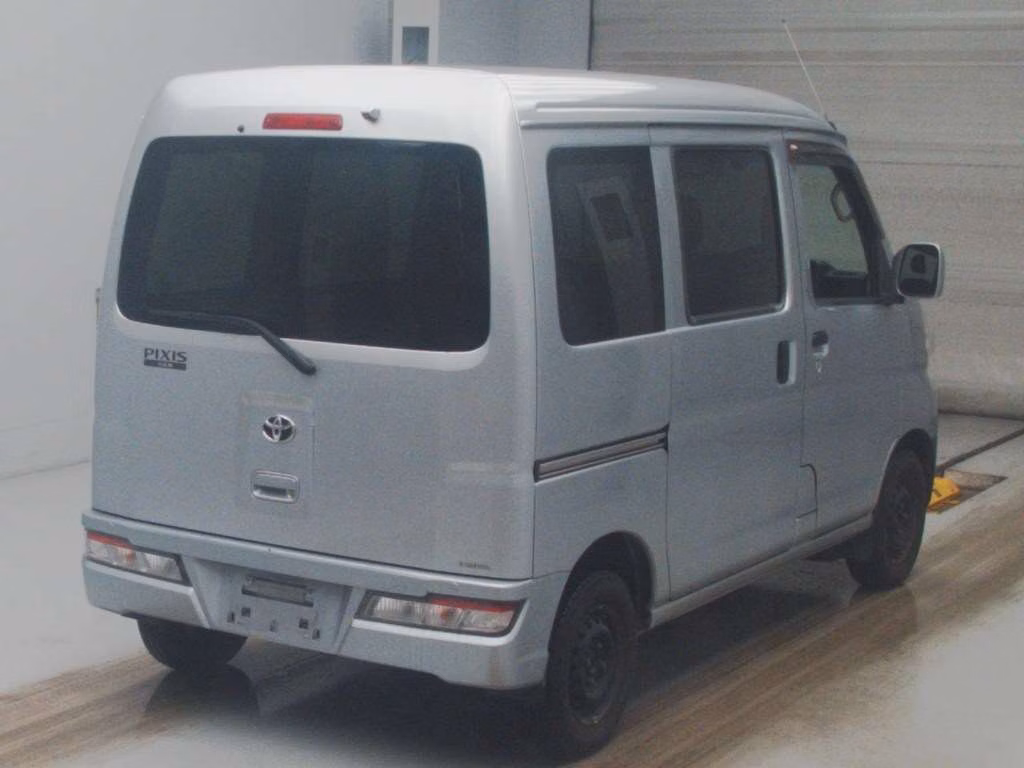 TOYOTA PIXIS VAN