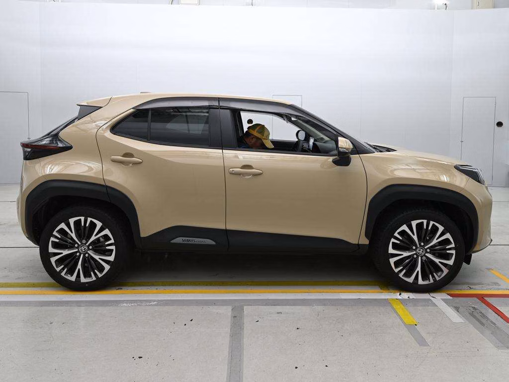 TOYOTA YARIS CROSS