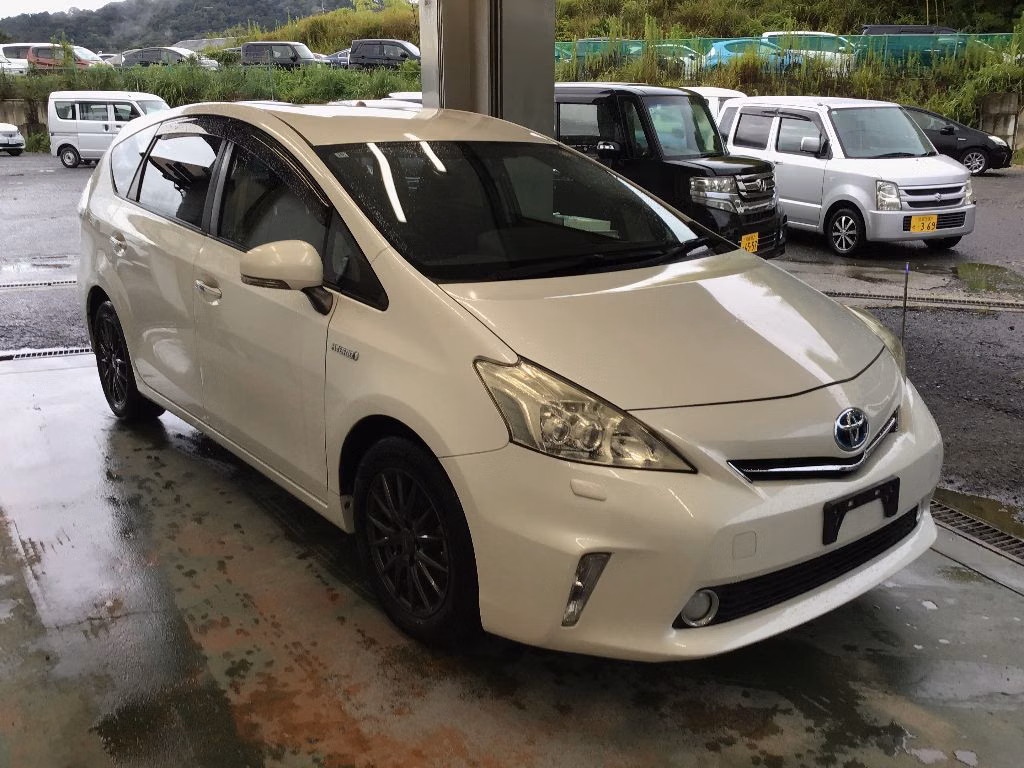 TOYOTA PRIUS ALPHA