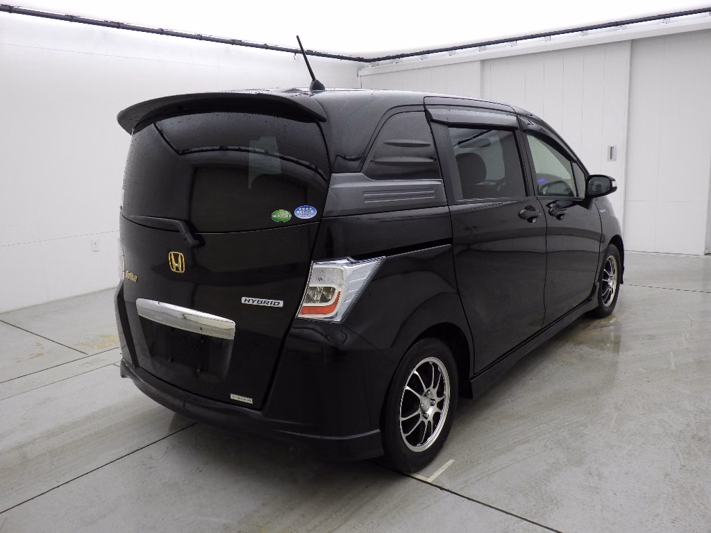 HONDA FREED SPIKE