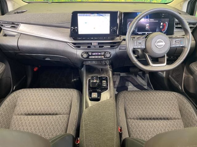Nissan Aura