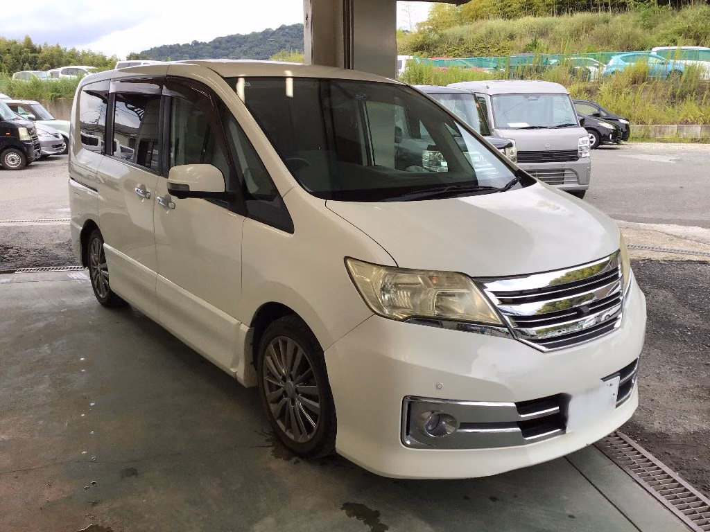 NISSAN SERENA