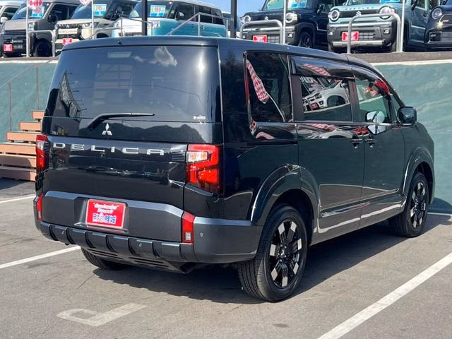 Mitsubishi Delica D:5