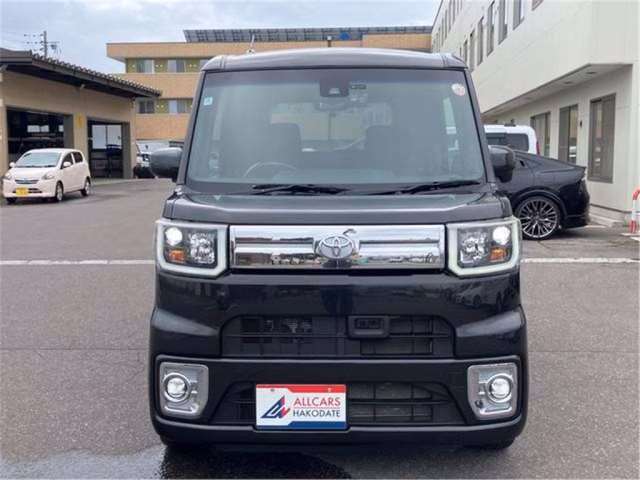 TOYOTA PIXIS MEGA