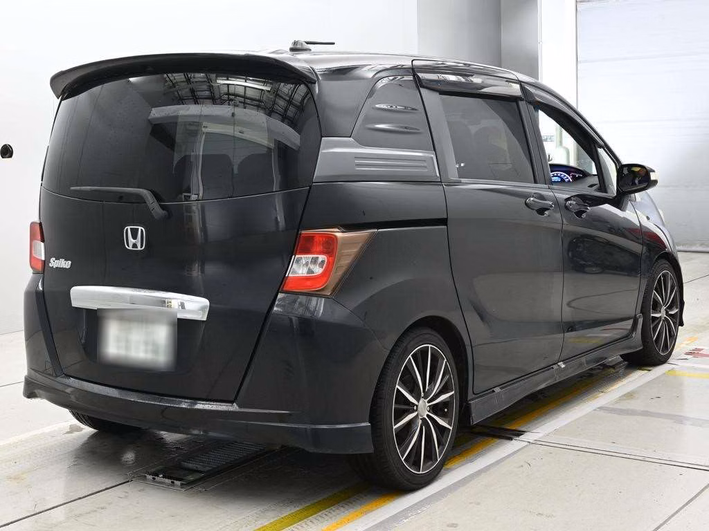 HONDA FREED SPIKE
