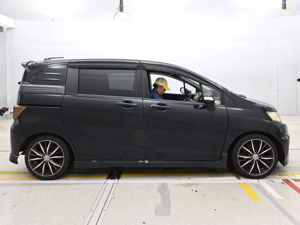 HONDA FREED SPIKE