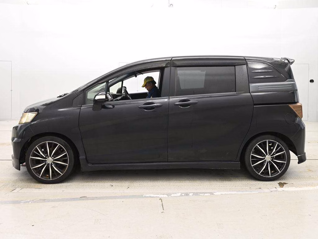 HONDA FREED SPIKE