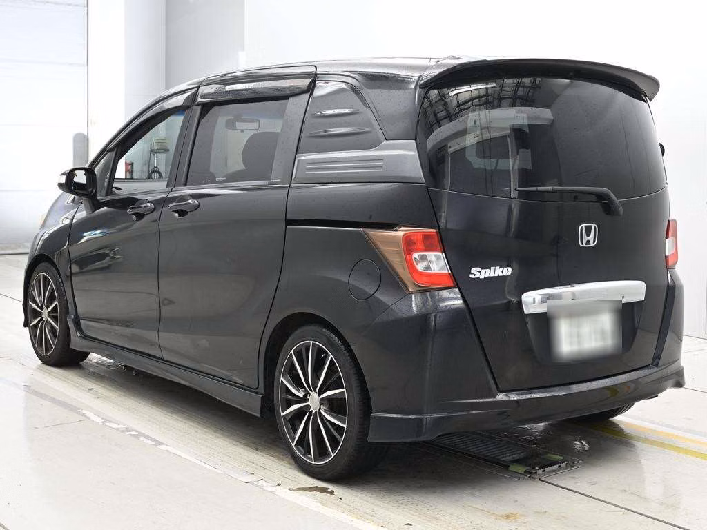 HONDA FREED SPIKE