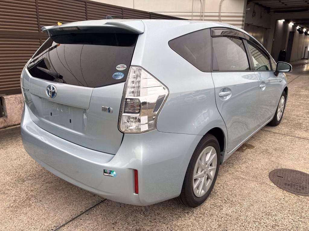 TOYOTA PRIUS ALPHA