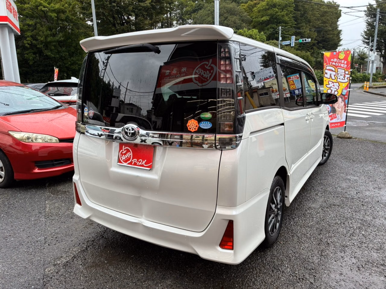 TOYOTA VOXY