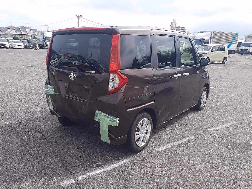 TOYOTA ROOMY