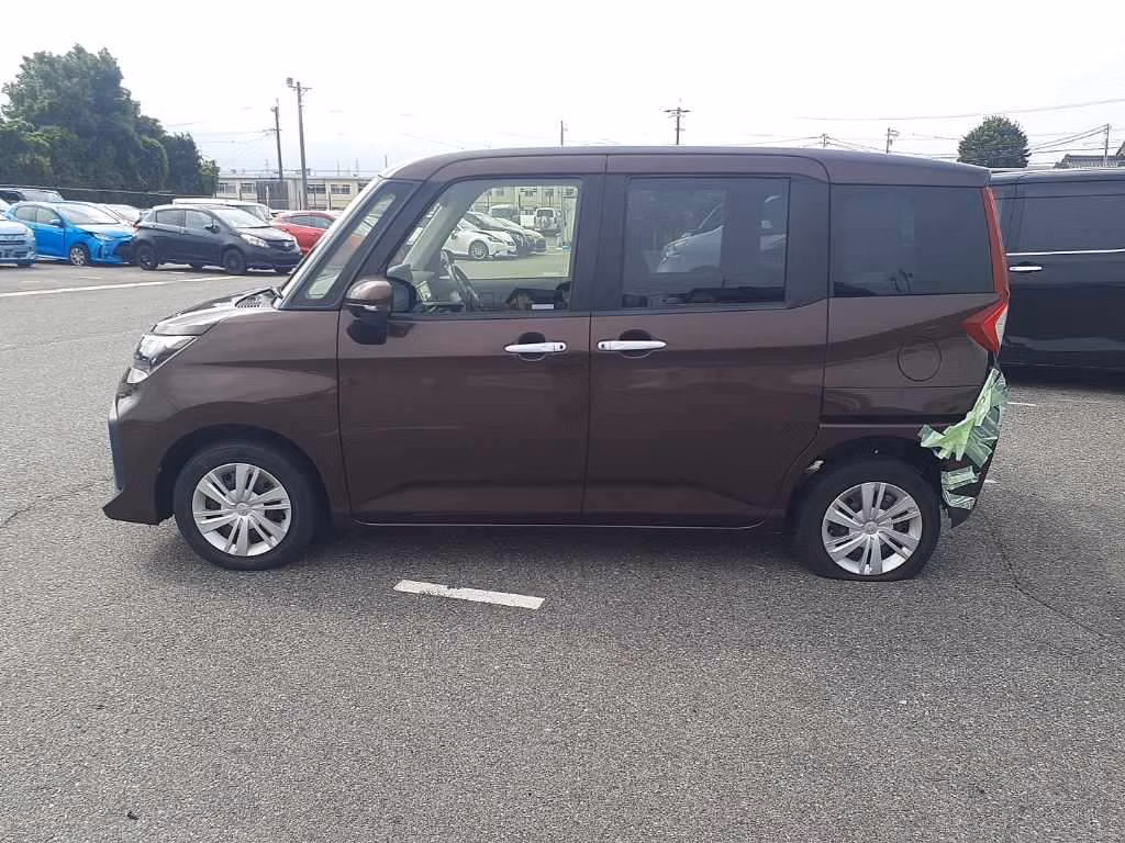 TOYOTA ROOMY