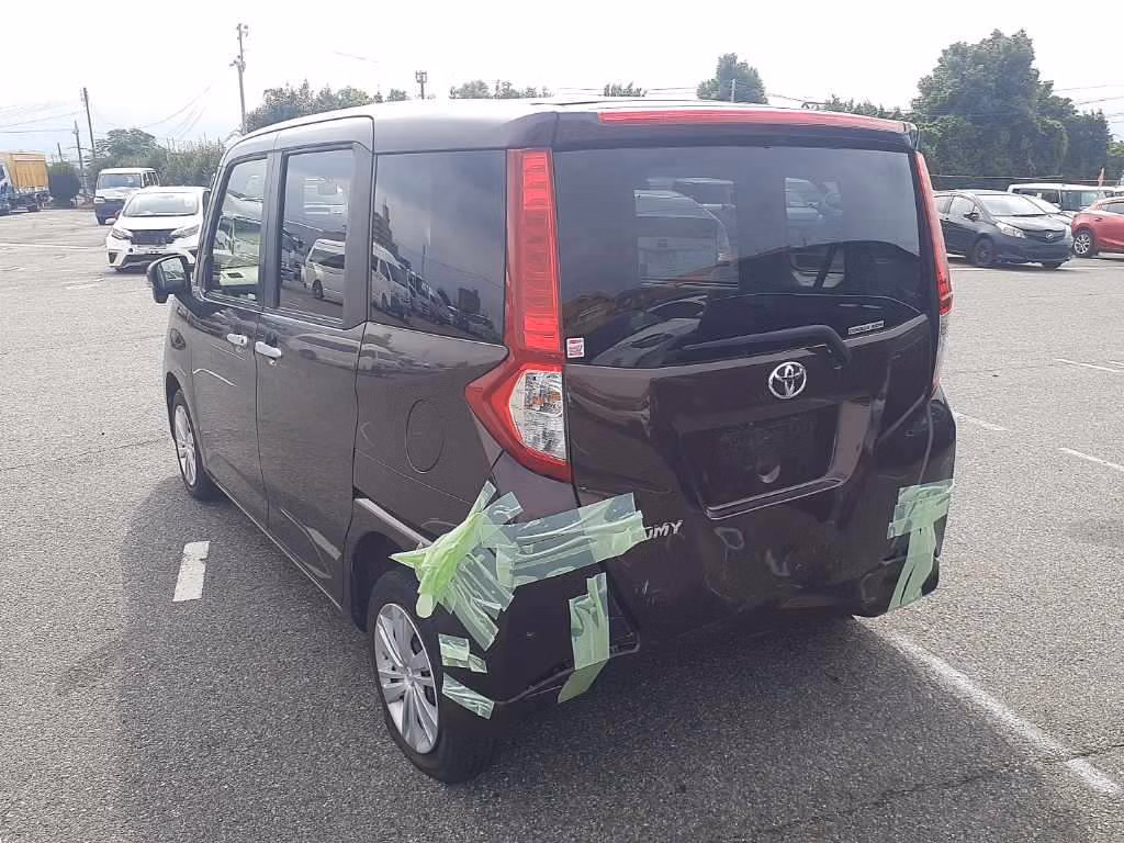TOYOTA ROOMY