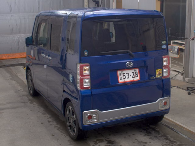 DAIHATSU WAKE