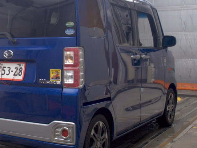 DAIHATSU WAKE