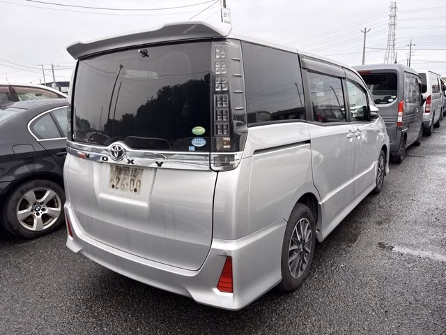 TOYOTA VOXY
