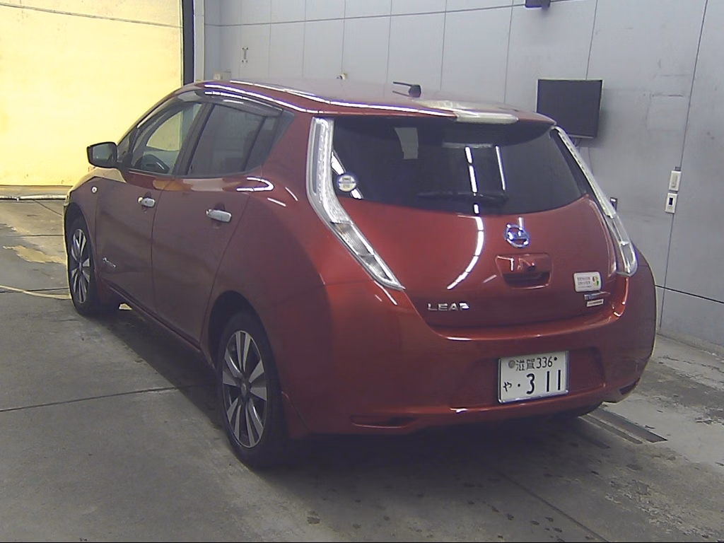 NISSAN LEAF