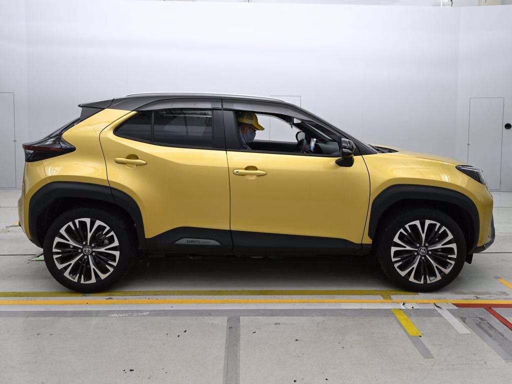 TOYOTA YARIS CROSS