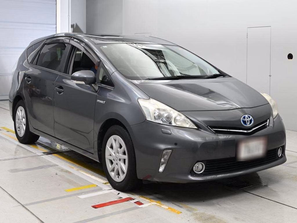 TOYOTA PRIUS ALPHA