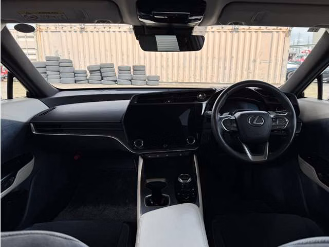 Lexus RZ450e