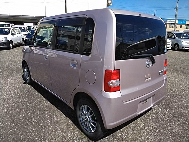 DAIHATSU MOVE CONTE