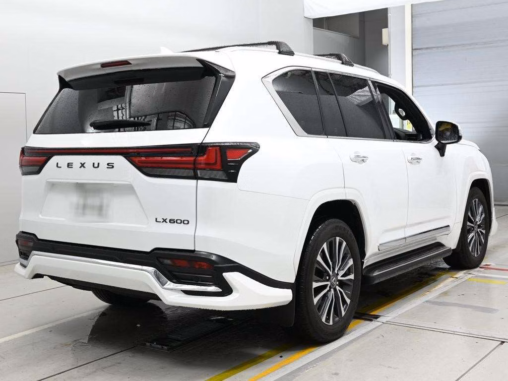 Lexus LX600