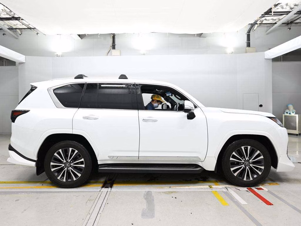 Lexus LX600