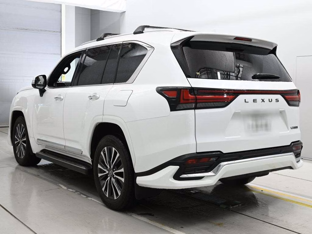 Lexus LX600