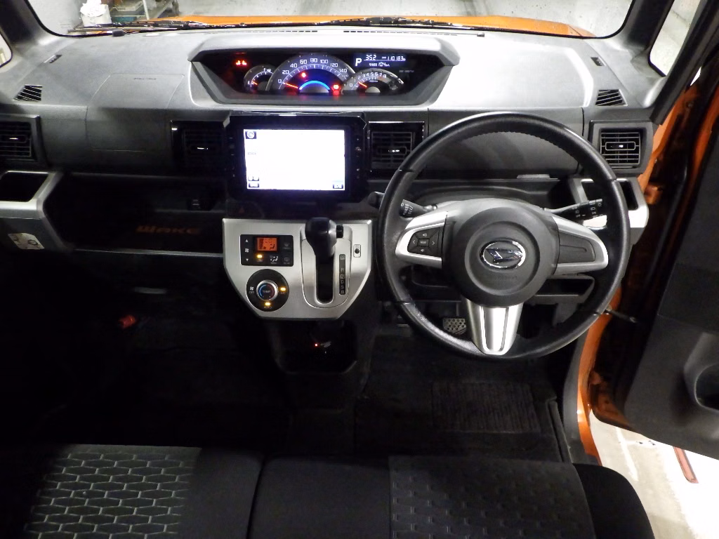 DAIHATSU WAKE