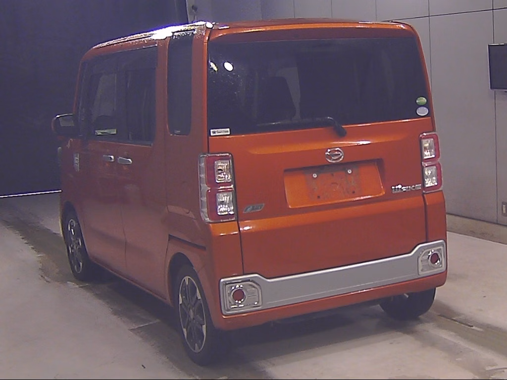 DAIHATSU WAKE