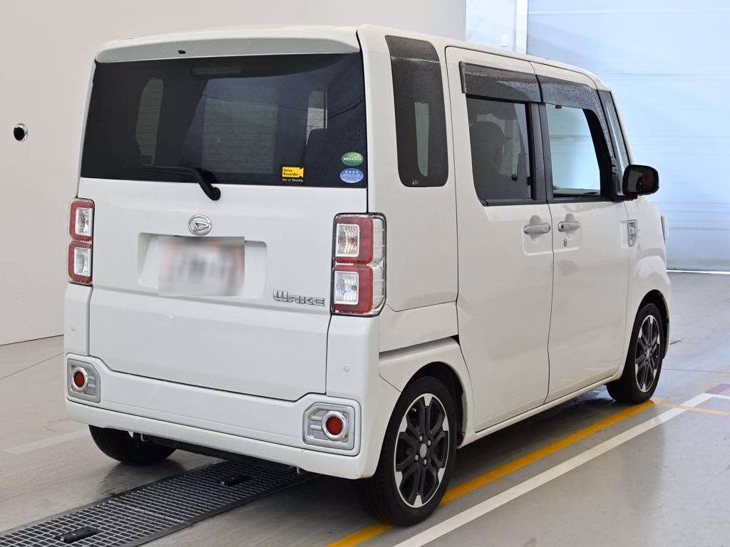 DAIHATSU WAKE
