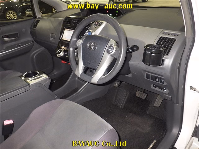 TOYOTA PRIUS ALPHA