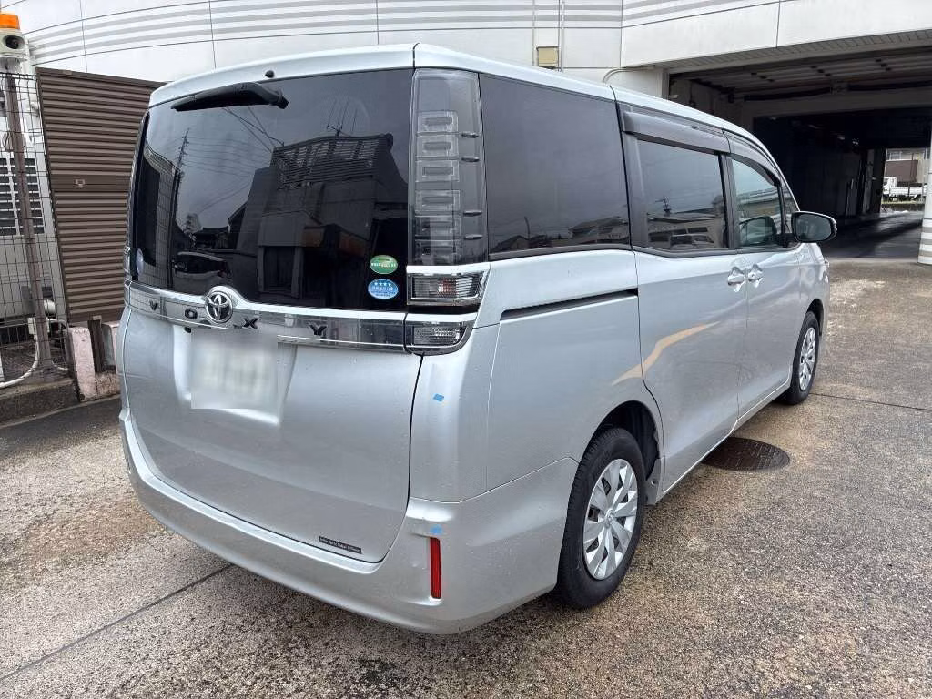 TOYOTA VOXY