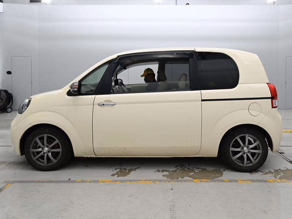TOYOTA PORTE