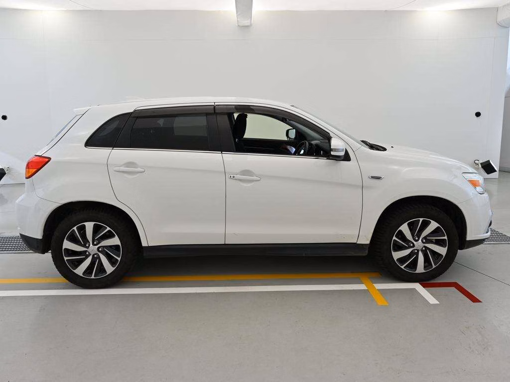 MITSUBISHI RVR