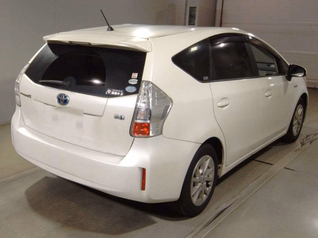 TOYOTA PRIUS ALPHA