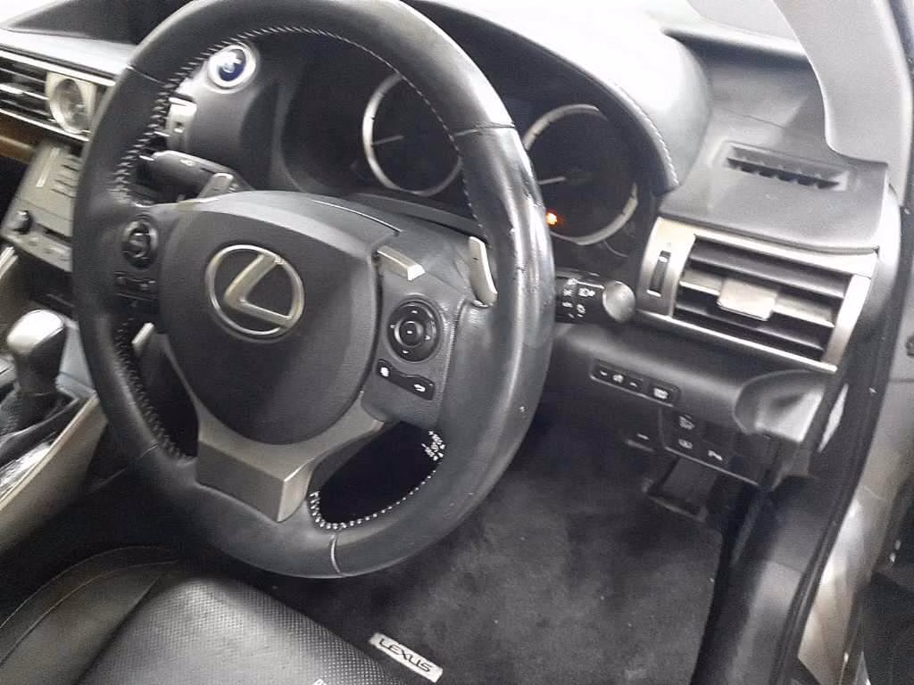 Lexus IS300h