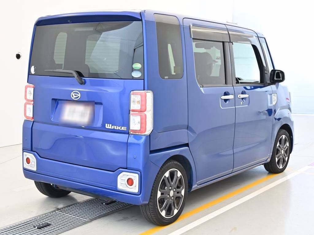 DAIHATSU WAKE
