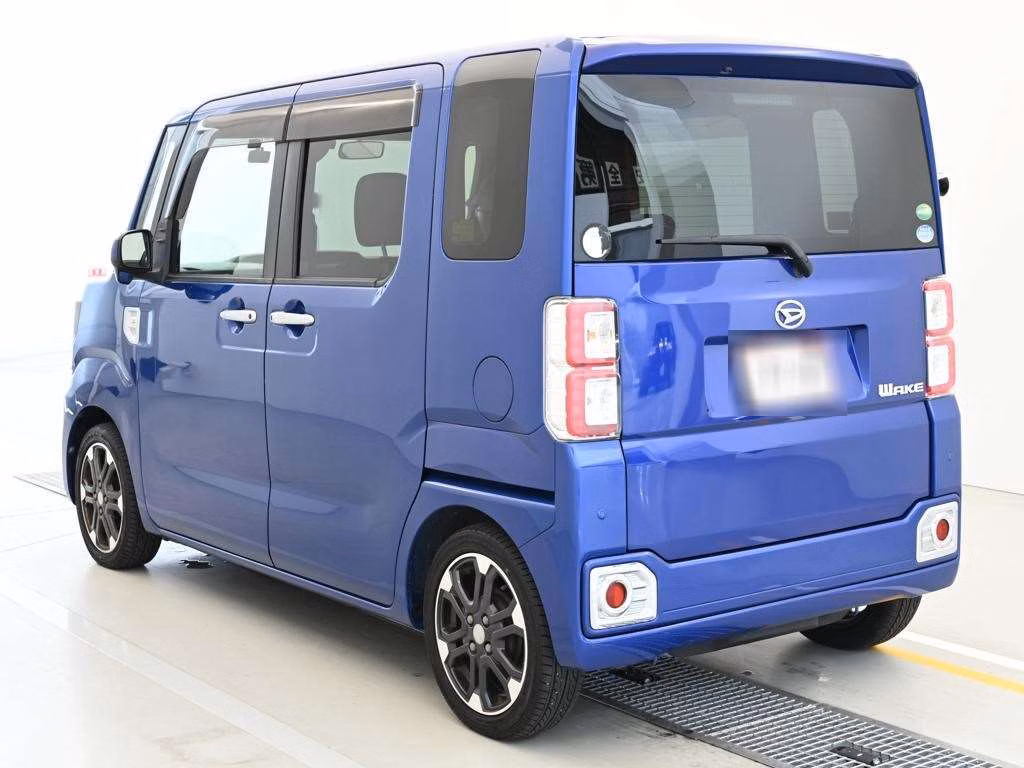 DAIHATSU WAKE
