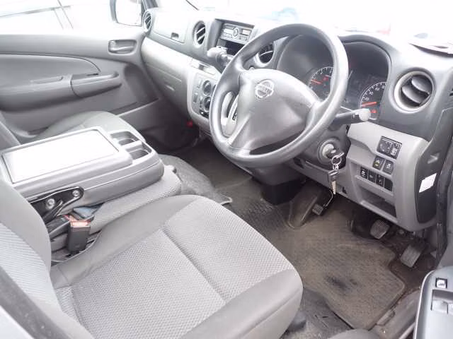 NISSAN NV350 CARAVAN