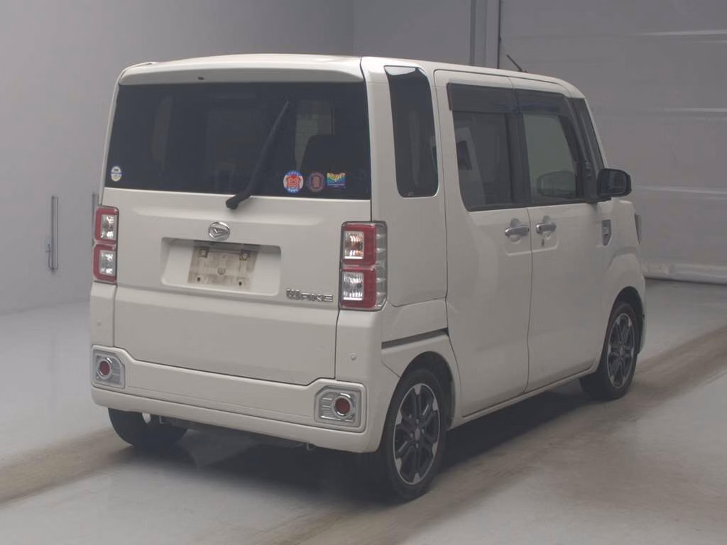 DAIHATSU WAKE